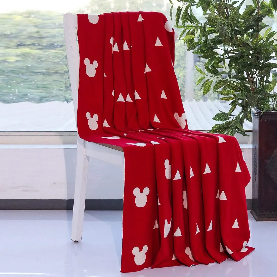 Pluchi Disney Cotton Knitted Throw/AC Blanket for Kids for Use in All Seasons (125x150 cm) (Mickey Loves Triangles)