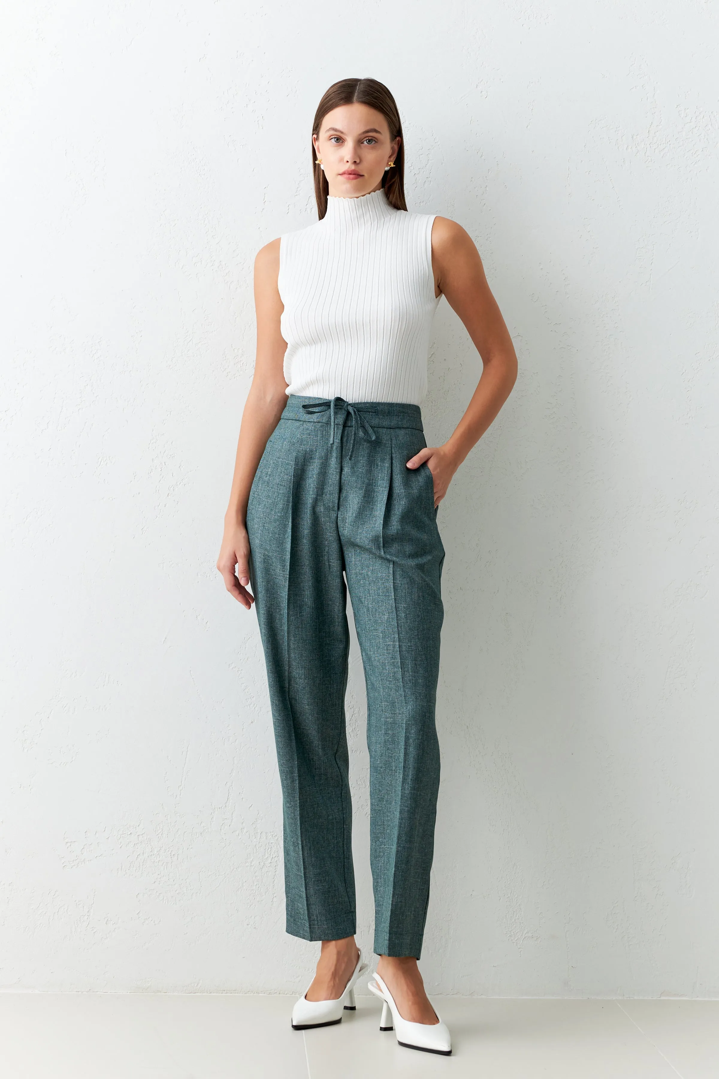 Setre Relaxed Cut Tie-Down Trousers Green